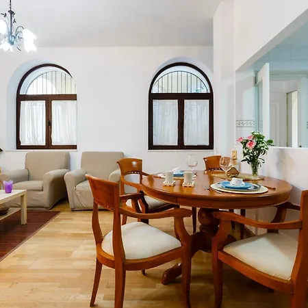 Surthy Plateros City Center * جيريز